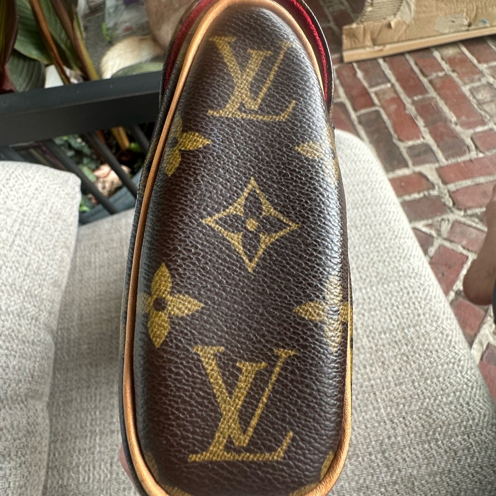 LOUIS VUITTON Authentic Brown Monogram Canvas Bag - Picture 6 of 6